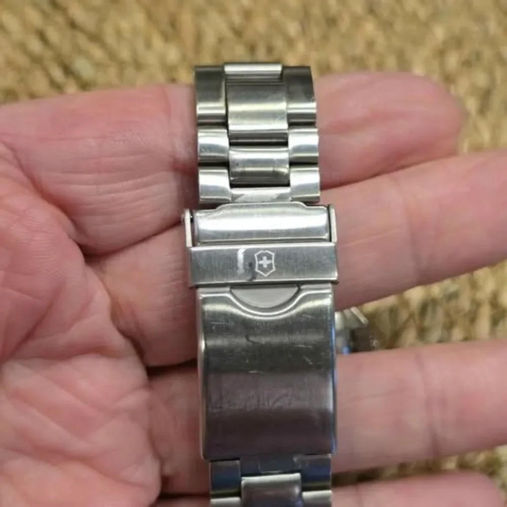 Mens Victorinox Maverick Automatic Watch 38mm Grey Dial 241702